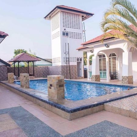 Wan Danisha Villa Inn 哥打巴鲁 外观 照片