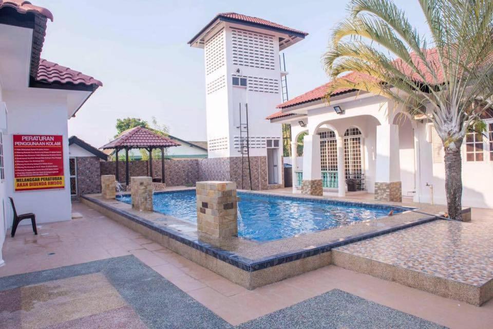 Wan Danisha Villa Inn 哥打巴鲁 外观 照片