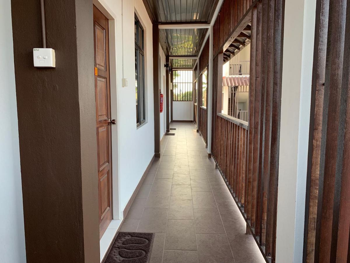 Wan Danisha Villa Inn 哥打巴鲁 外观 照片