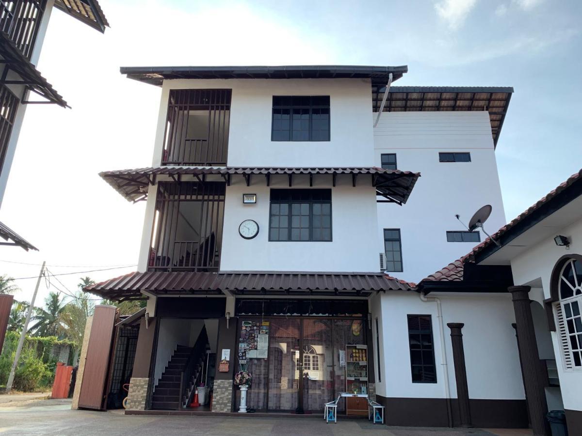Wan Danisha Villa Inn 哥打巴鲁 外观 照片