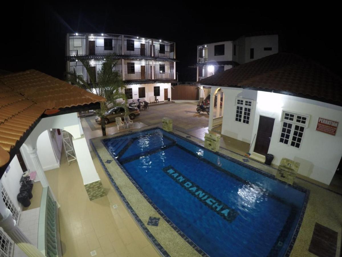 Wan Danisha Villa Inn 哥打巴鲁 外观 照片