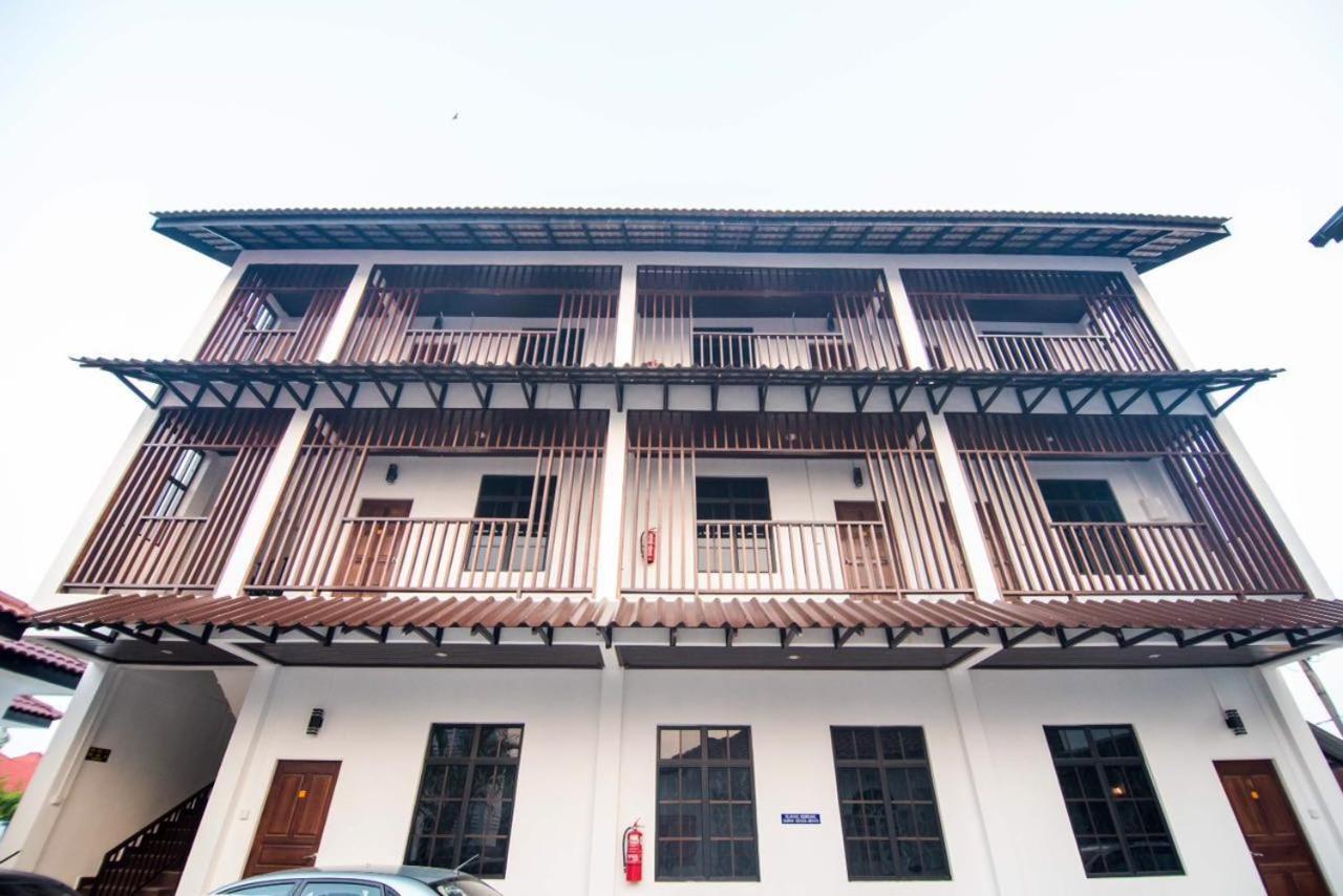 Wan Danisha Villa Inn 哥打巴鲁 外观 照片
