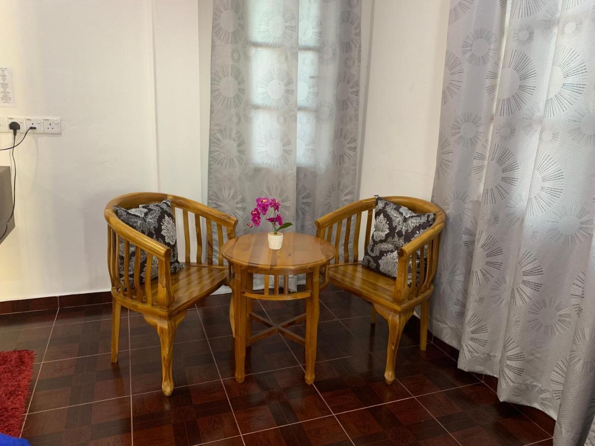 Wan Danisha Villa Inn 哥打巴鲁 外观 照片