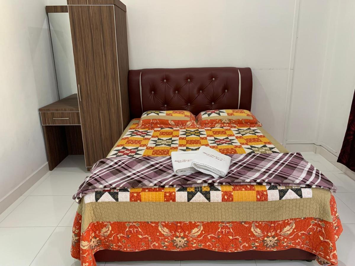 Wan Danisha Villa Inn 哥打巴鲁 外观 照片