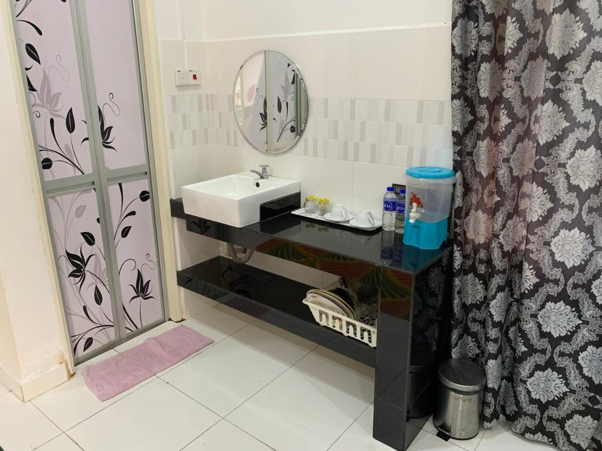 Wan Danisha Villa Inn 哥打巴鲁 外观 照片