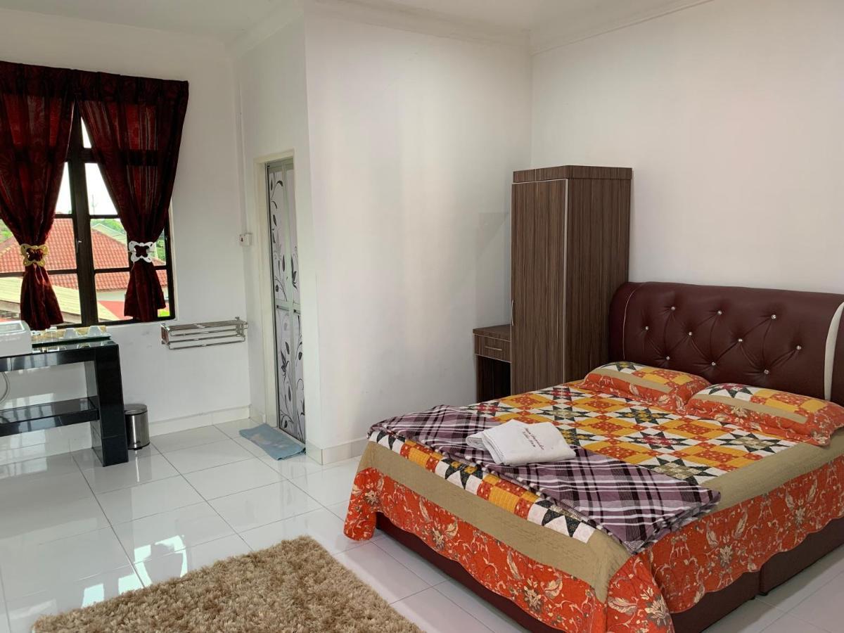 Wan Danisha Villa Inn 哥打巴鲁 外观 照片